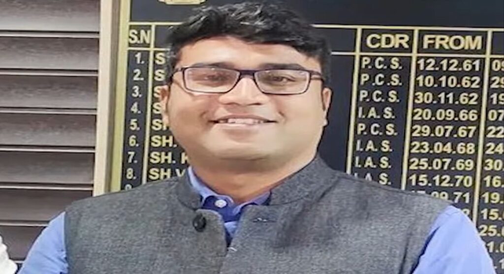 क्यों सस्पेंड हुए IAS officer Naveen Tanwar!