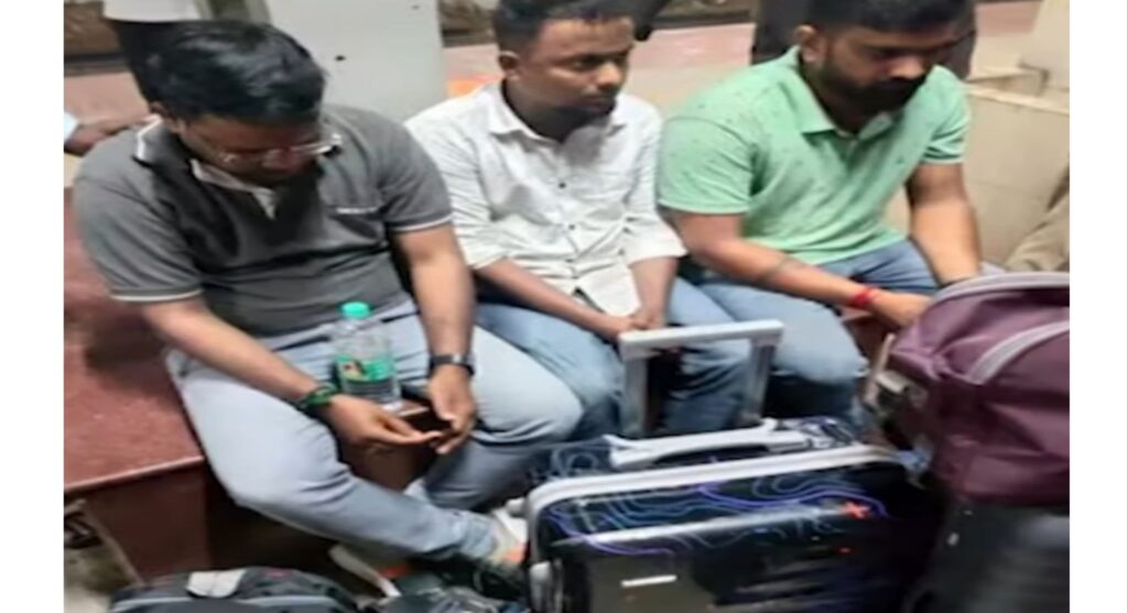 चेन्नई के Tambaram Railway station पर 4 करोड़ रूपये कैश पकड़े गए!
