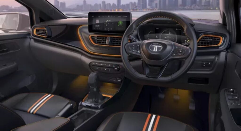Tata Altroz Racer: शानदार डिजाइन और 360 डिग्री कैमरा के साथ Tata ने लांच की नई कार