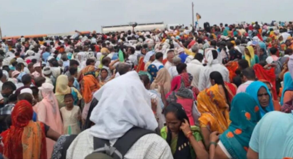 यूपी के हाथरस में सत्संग के दौरान मची भगदड़,कई लोगों की मौत।