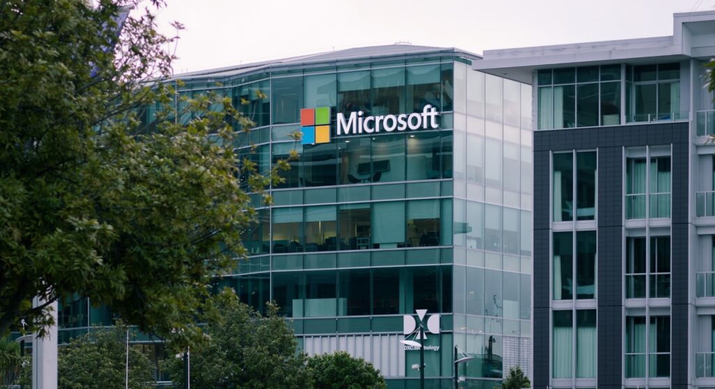 आखिर क्या है Crowdstrike? जिससे ठप हुआ microsoft का सर्वर पूरी दुनिया में हंगामा।